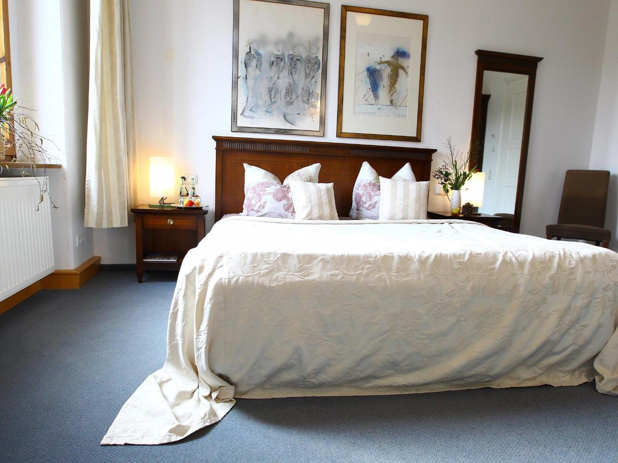 Hotel & Restaurant Schloss Weissenburg Uhlstädt Pokoj fotografie