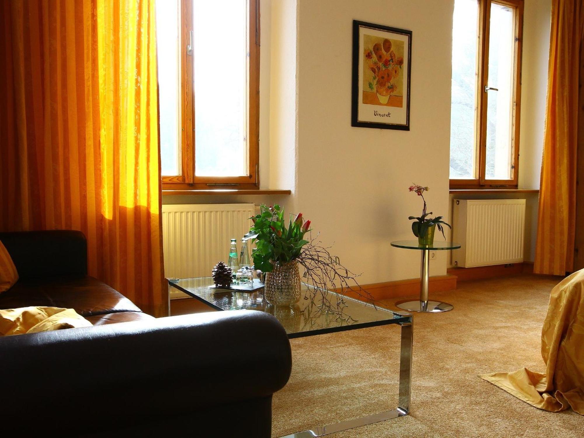 Hotel & Restaurant Schloss Weissenburg Uhlstädt Pokoj fotografie