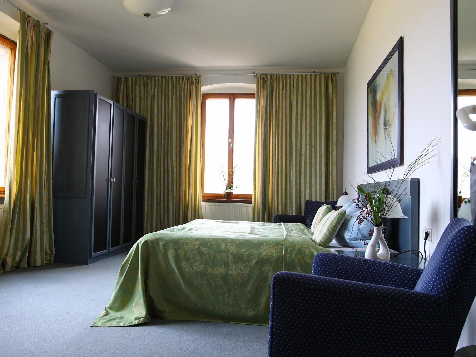 Hotel & Restaurant Schloss Weissenburg Uhlstädt Pokoj fotografie