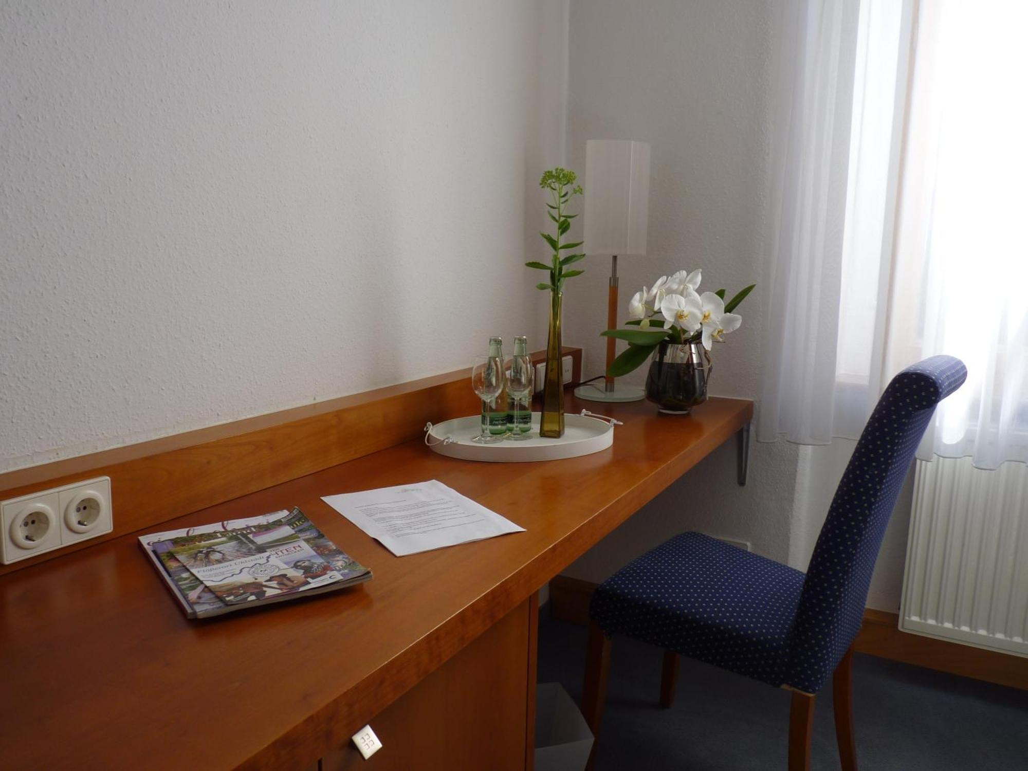 Hotel & Restaurant Schloss Weissenburg Uhlstädt Pokoj fotografie