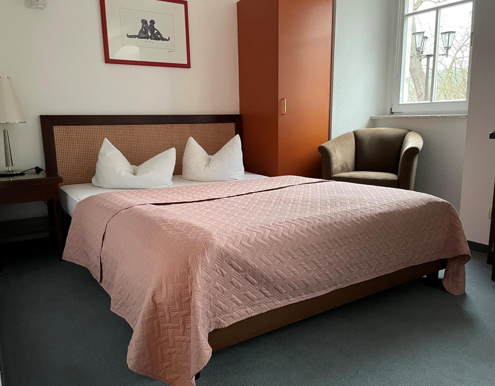 Hotel & Restaurant Schloss Weissenburg Uhlstädt Pokoj fotografie