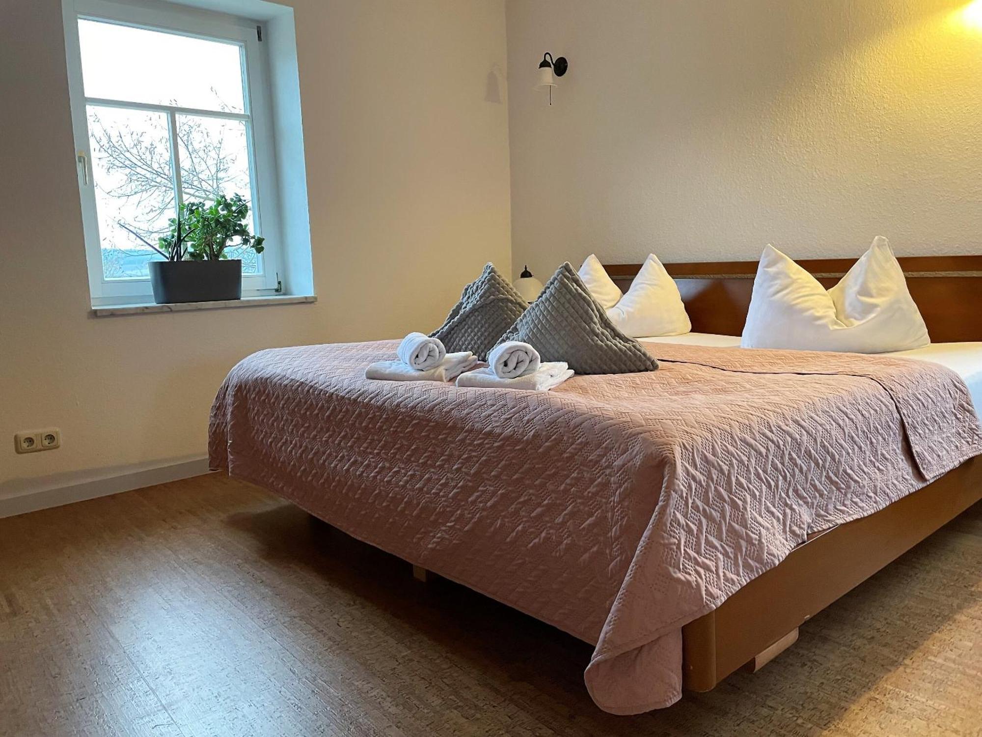 Hotel & Restaurant Schloss Weissenburg Uhlstädt Pokoj fotografie