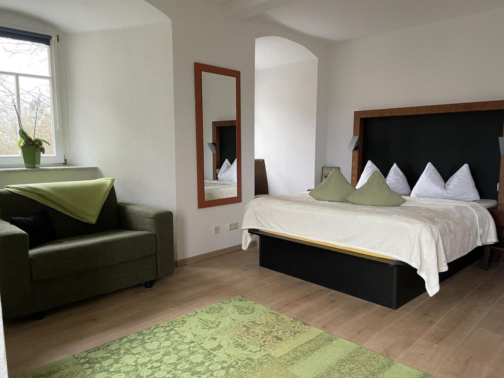 Hotel & Restaurant Schloss Weissenburg Uhlstädt Pokoj fotografie